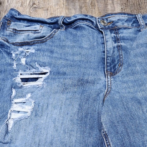 Maurices distressed destroyed stretch denim jeans shorts plus size 18 - Picture 9 of 9